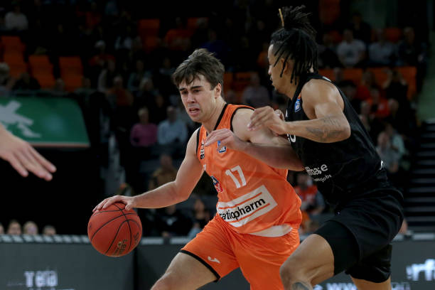 他以全面的 他以全面的